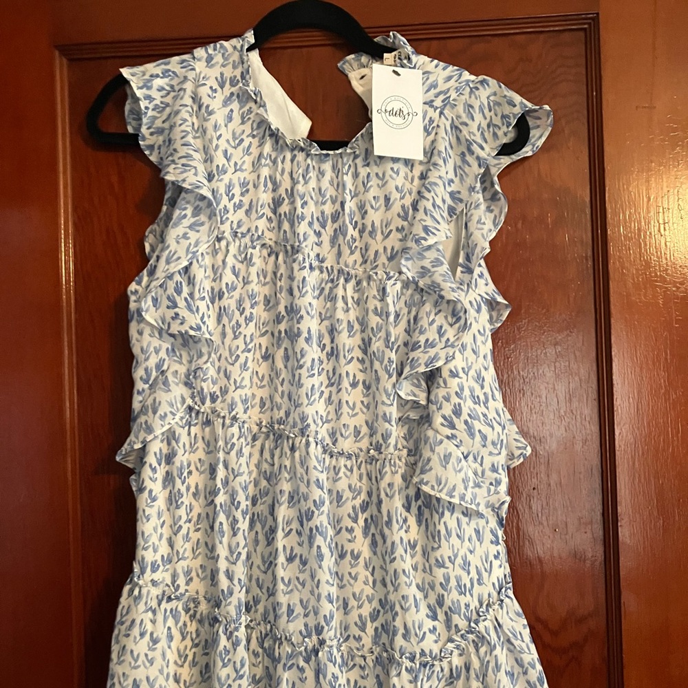 Cap-sleeved, zip back